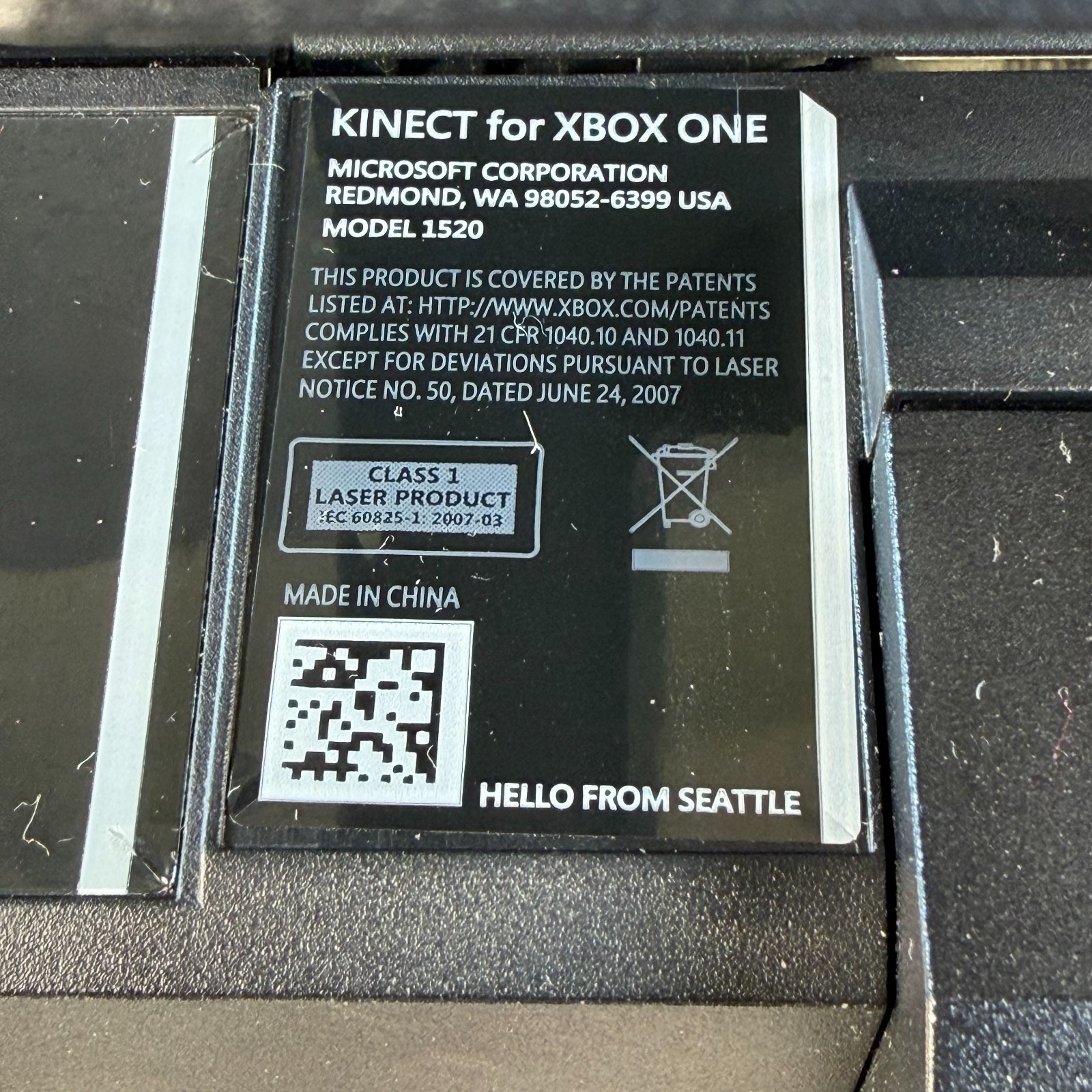 Microsoft Xbox One 500GB Console Kinect Minecraft 2 Controllers Bundle Tested