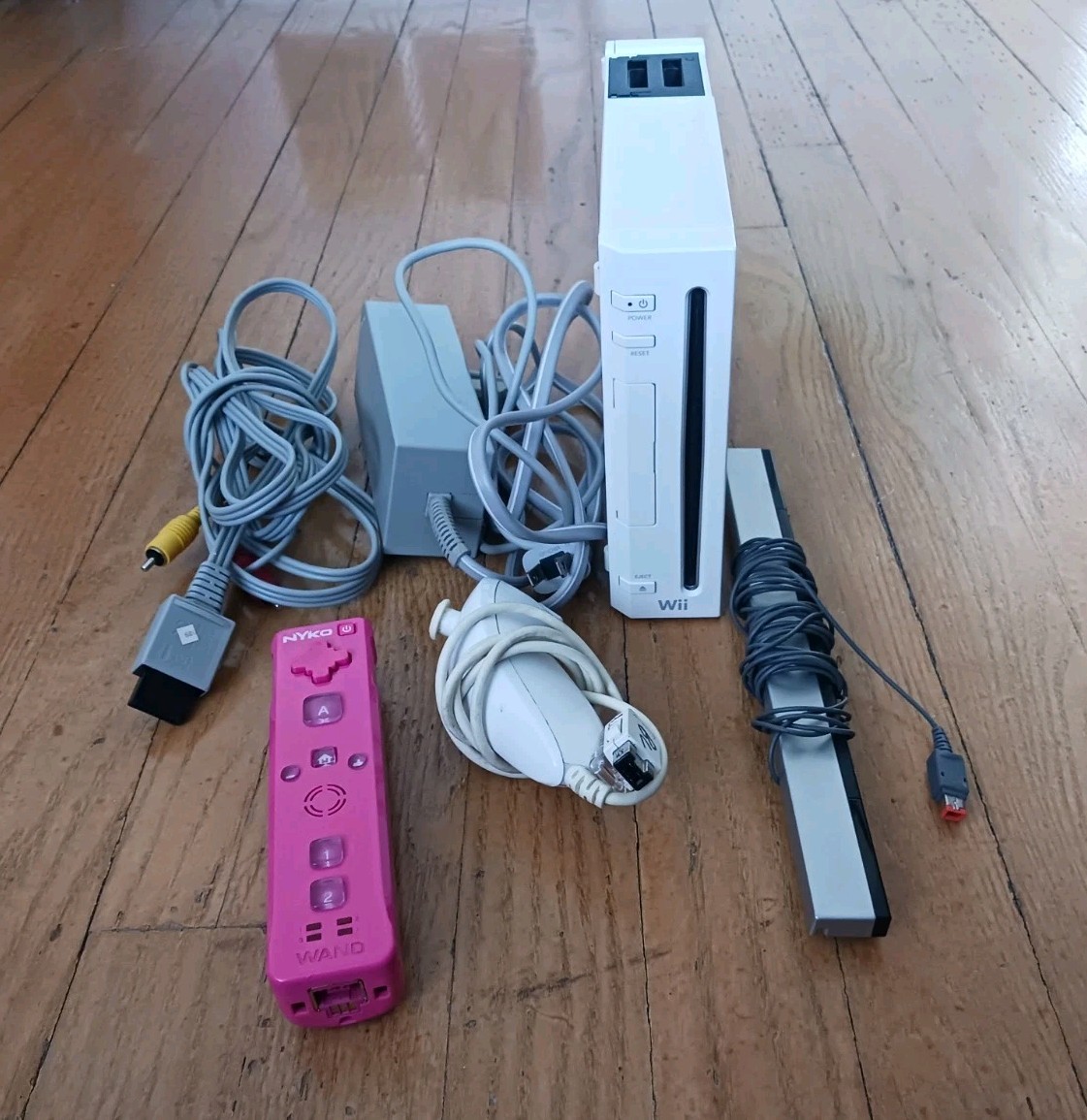 Nintendo Wii Console w/ Cables And 3rd Party Wii Controller Tested Working