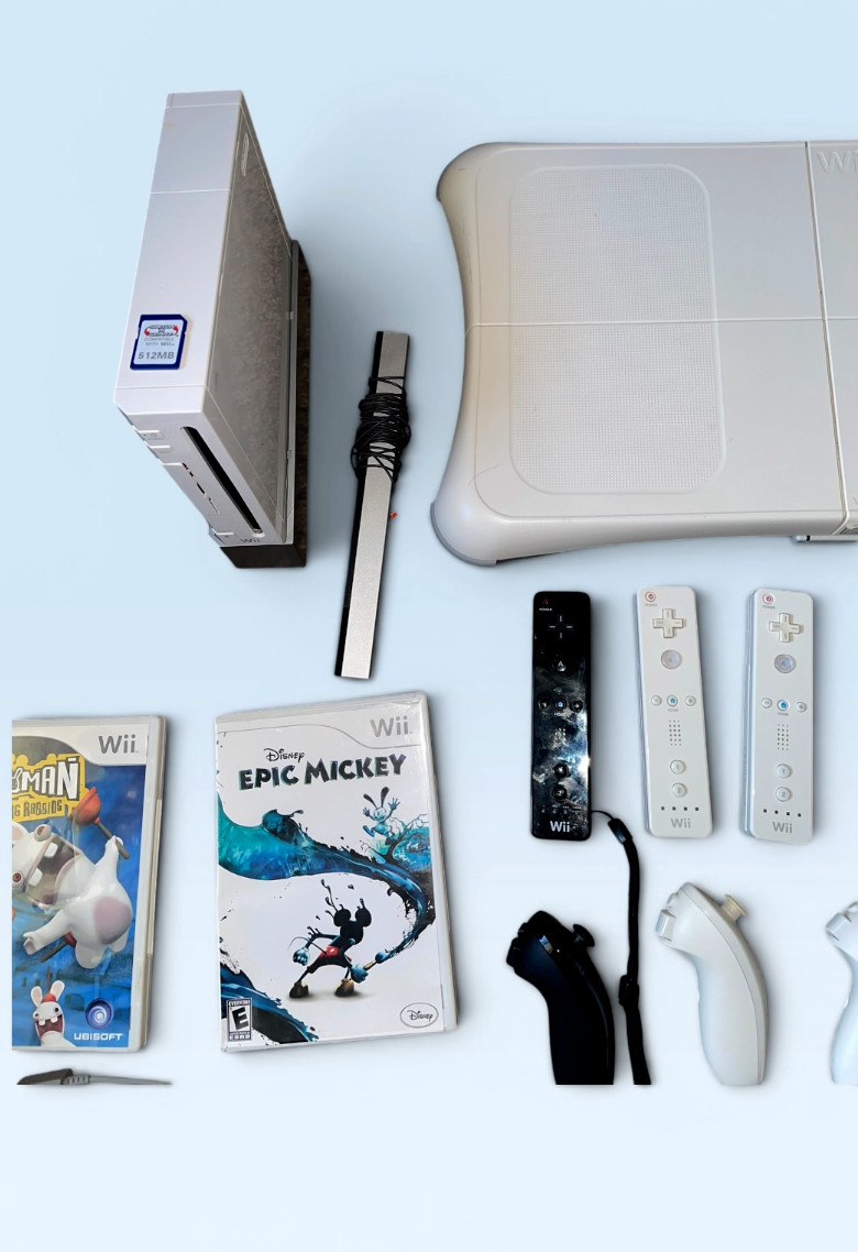 Nintendo Wii Bundle 3 Remotes 3 Nunchuks MotionPlus Wii Fit Board Games Tested