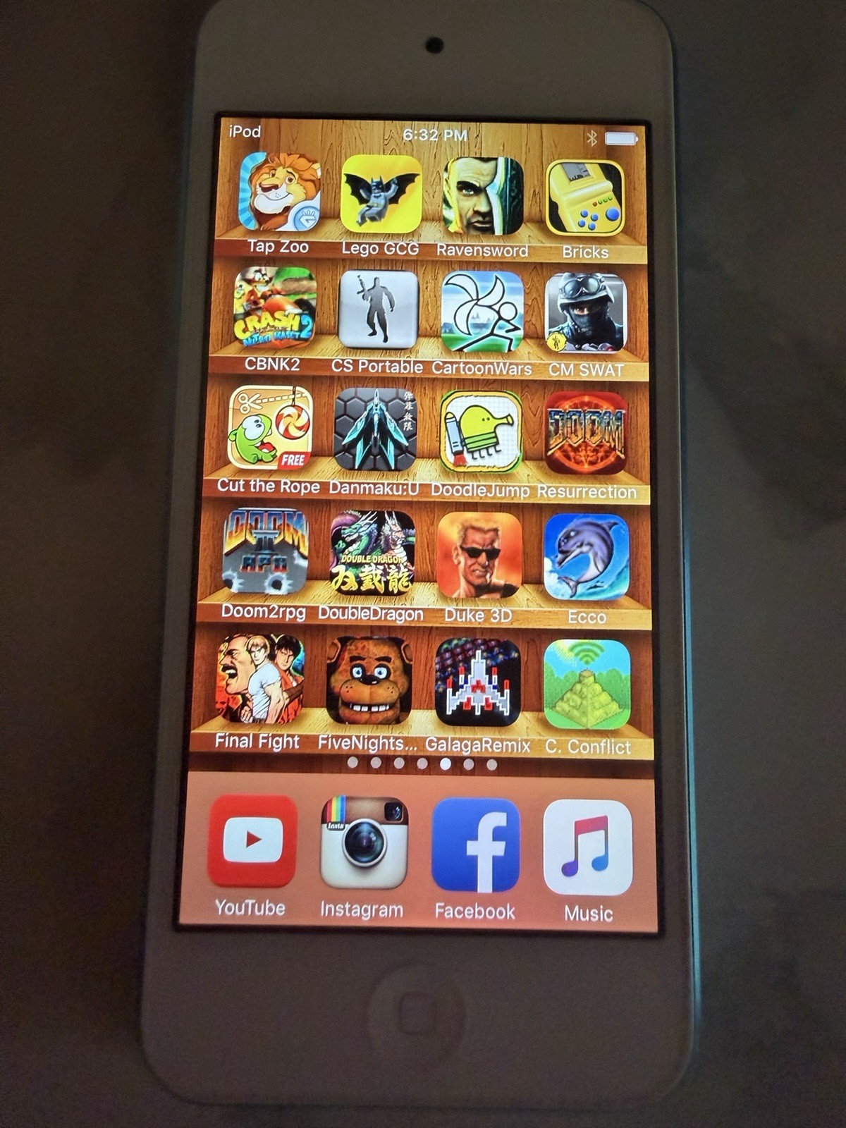 120 Games Ipod Touch 5th 32gb Halo Minecraft Cod Bully GTA Rare Retro