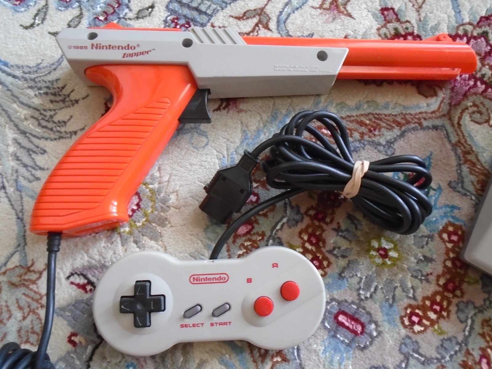 TOP LOADER NES Console NES-101 w/ BOX, controller, cables, nintendo TESTED