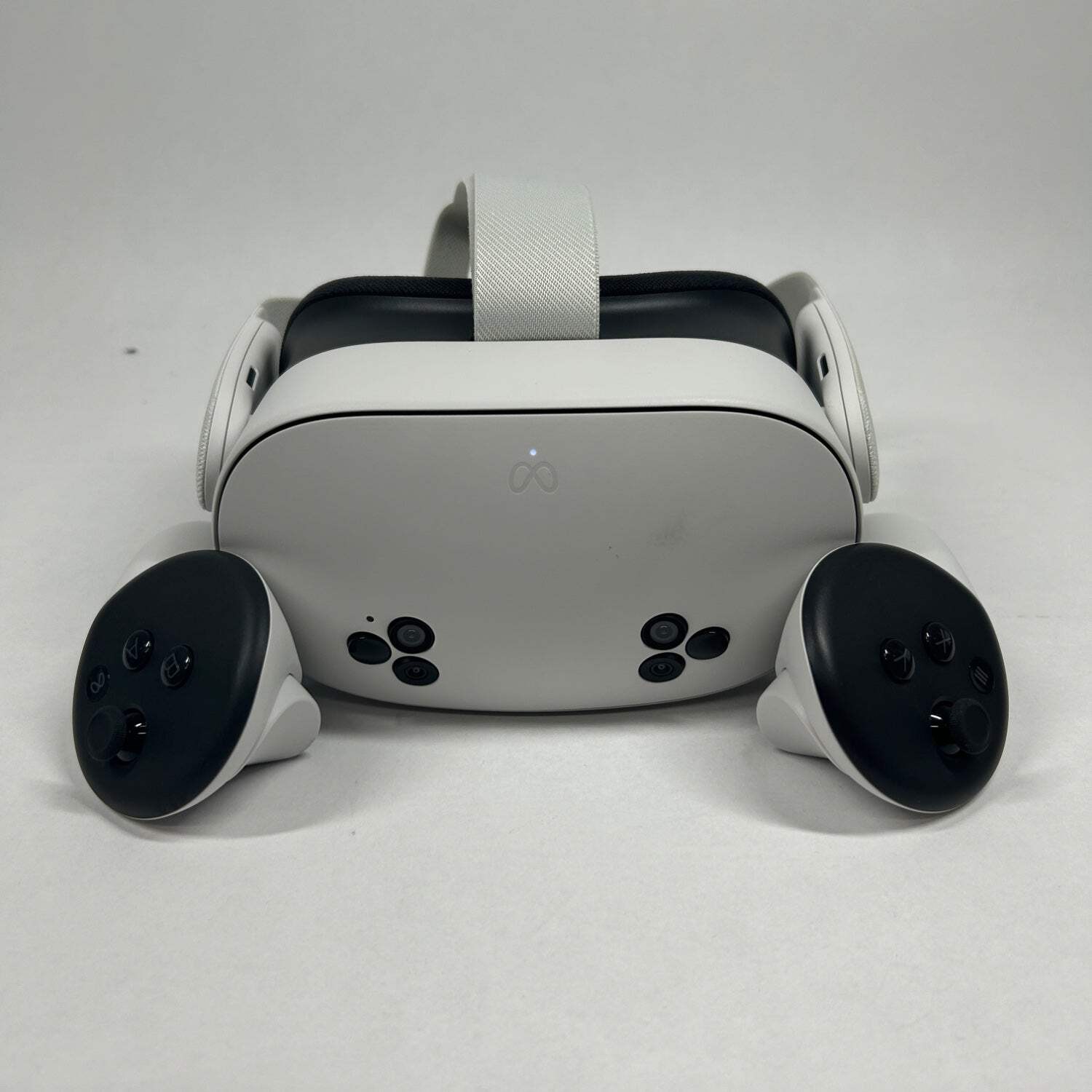 Meta Quest 3S 128GB Standalone All-in-One VR Headset P97