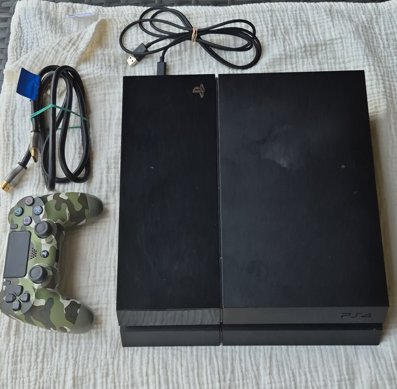 Sony PlayStation 4 CUH-1215A500GBBlack Console w/ Camouflage Controller & Cables