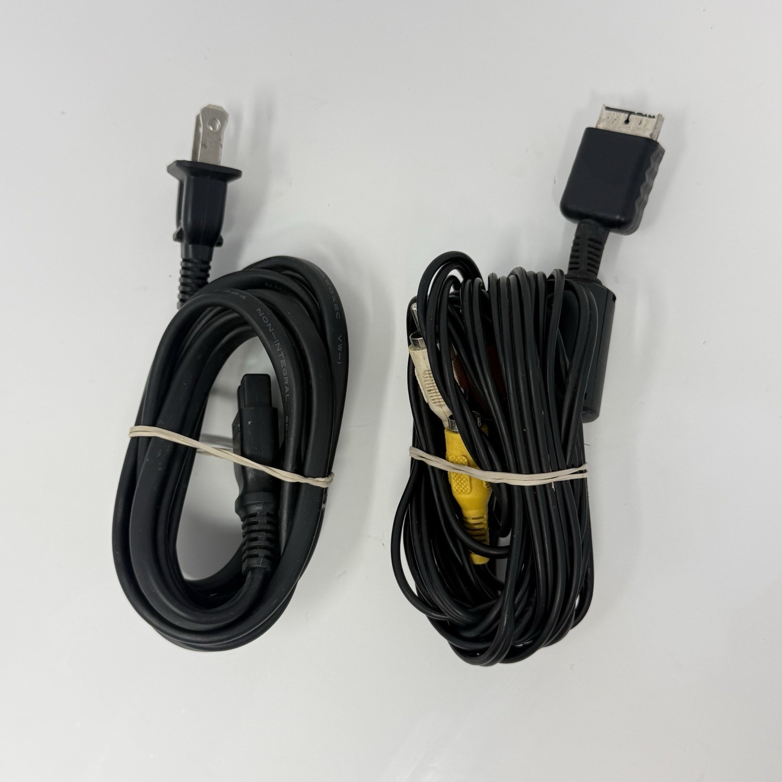 Sony PlayStation 2 PS2 Black Console SCPH-39001 Controller Cords Tested