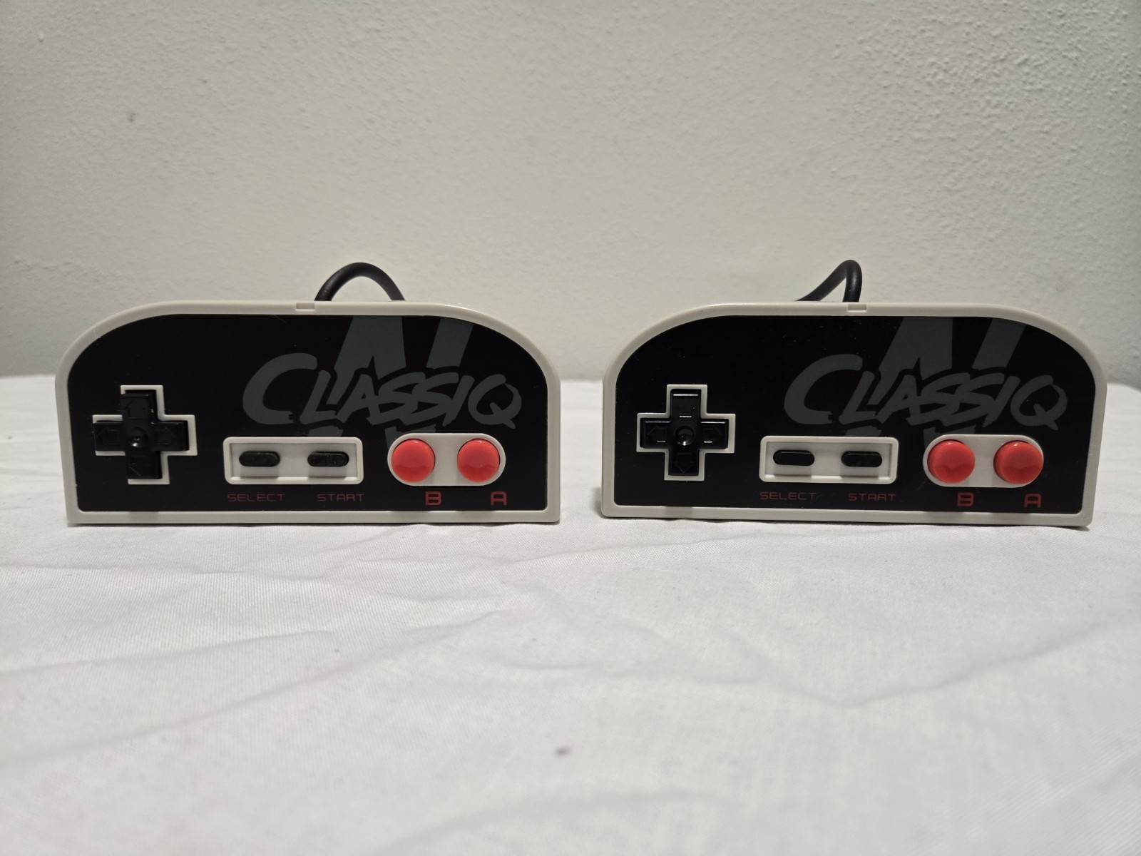 Old Skool Classiq N NES Compatible Console w/ 2 Controllers AC & AV Cables