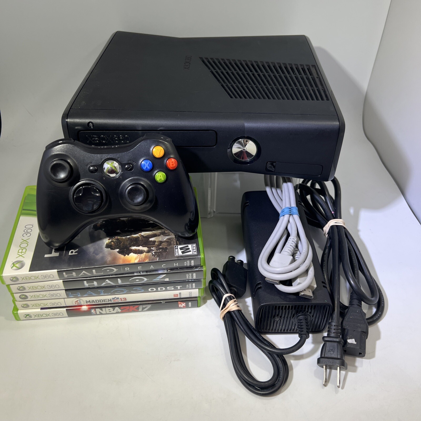Xbox 360 S Slim 4GB Console Bundle Controller Lot Of 5 Games #ML31