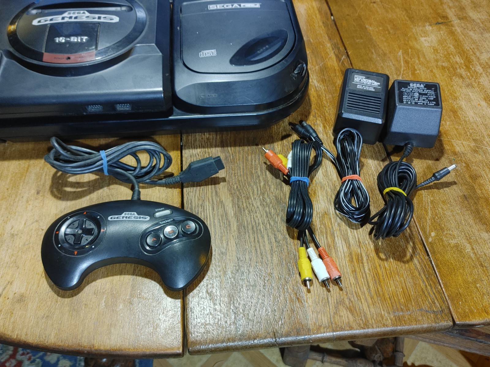 Sega CD Model 2 Console Genesis Bundle Consoles w Controller & Box *TESTED*