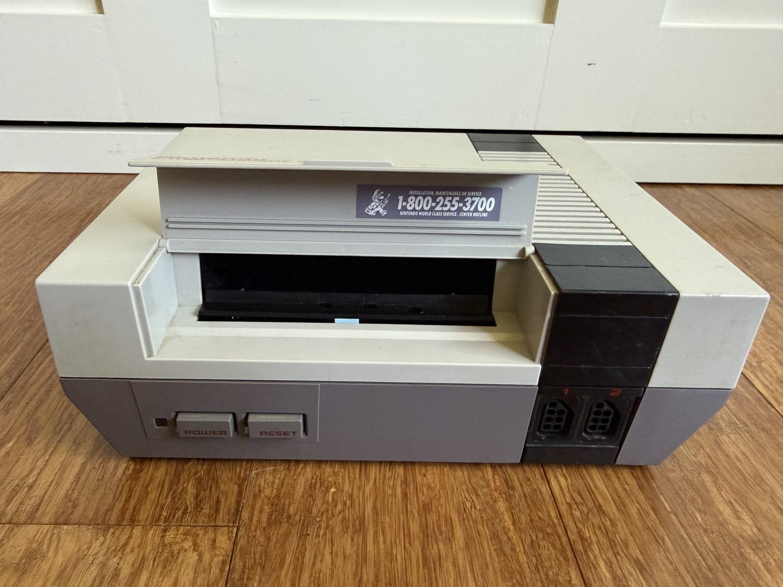 Nintendo NES Console Bundle • 2 Controllers • Zapper • Mario Duck Hunt • OEM