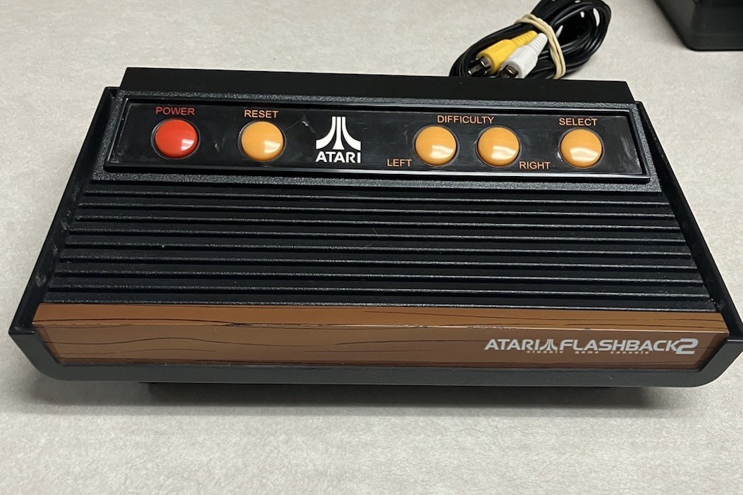 Atari Flashback 2 Classic Game Console 40 Built in Games 2 Controllers