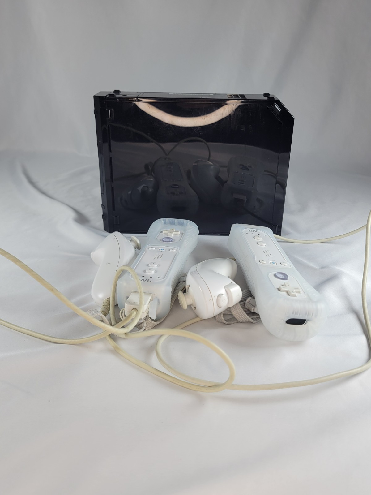 Black Nintendo Wii RVL-101 Console Bundle Tested w/ 9 Games & 2 Controllers