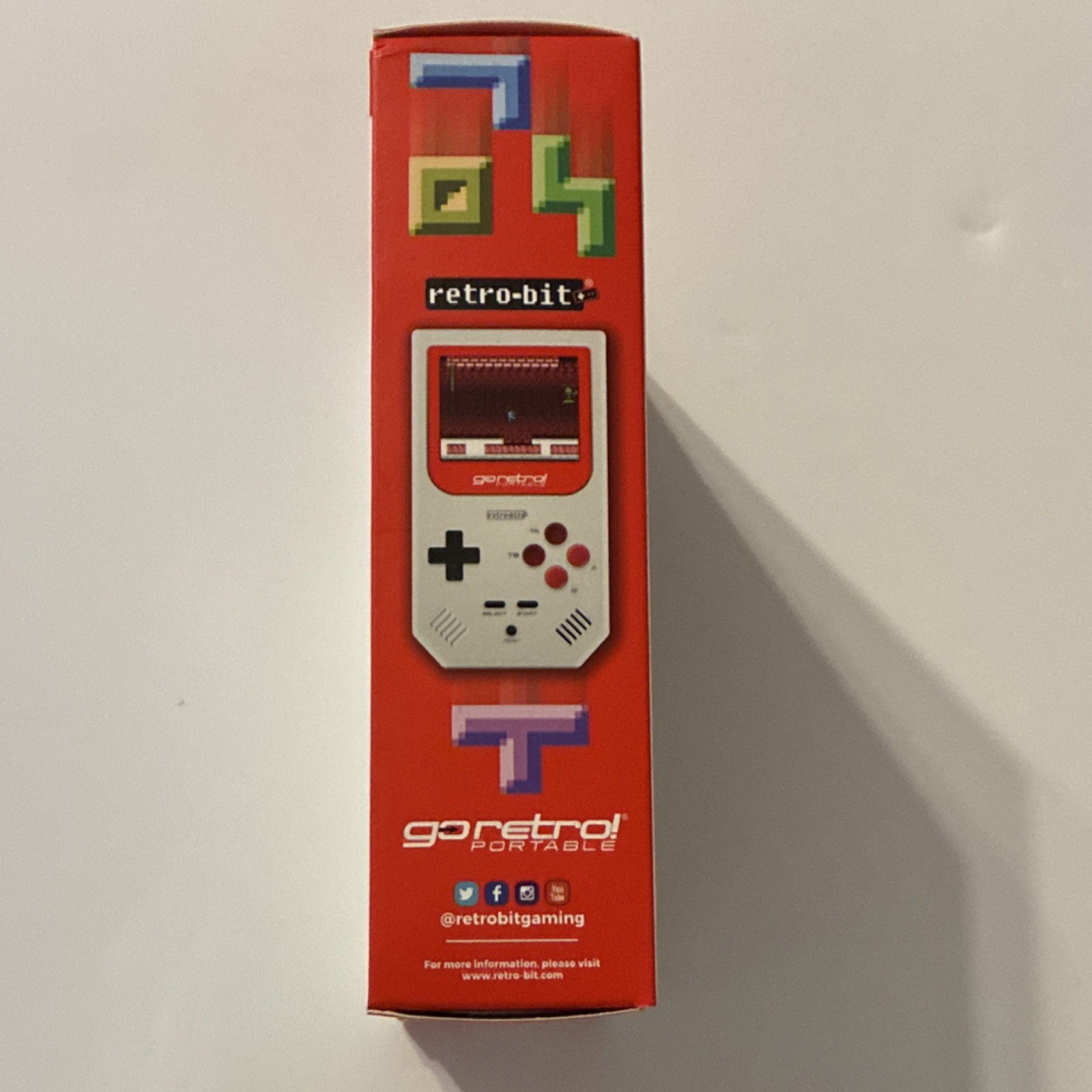 Retro-Bit Go Retro Portable Handheld System 260+ Games 2.8″ High Res Screen