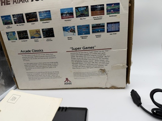 Atari 7800 Video Game Console -2 Controllers w/ box and games – Cleane and teste