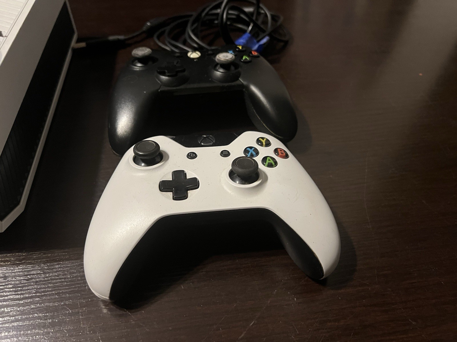 X Box One Console with 2 controllers and wired plug in, HDMI cable included
