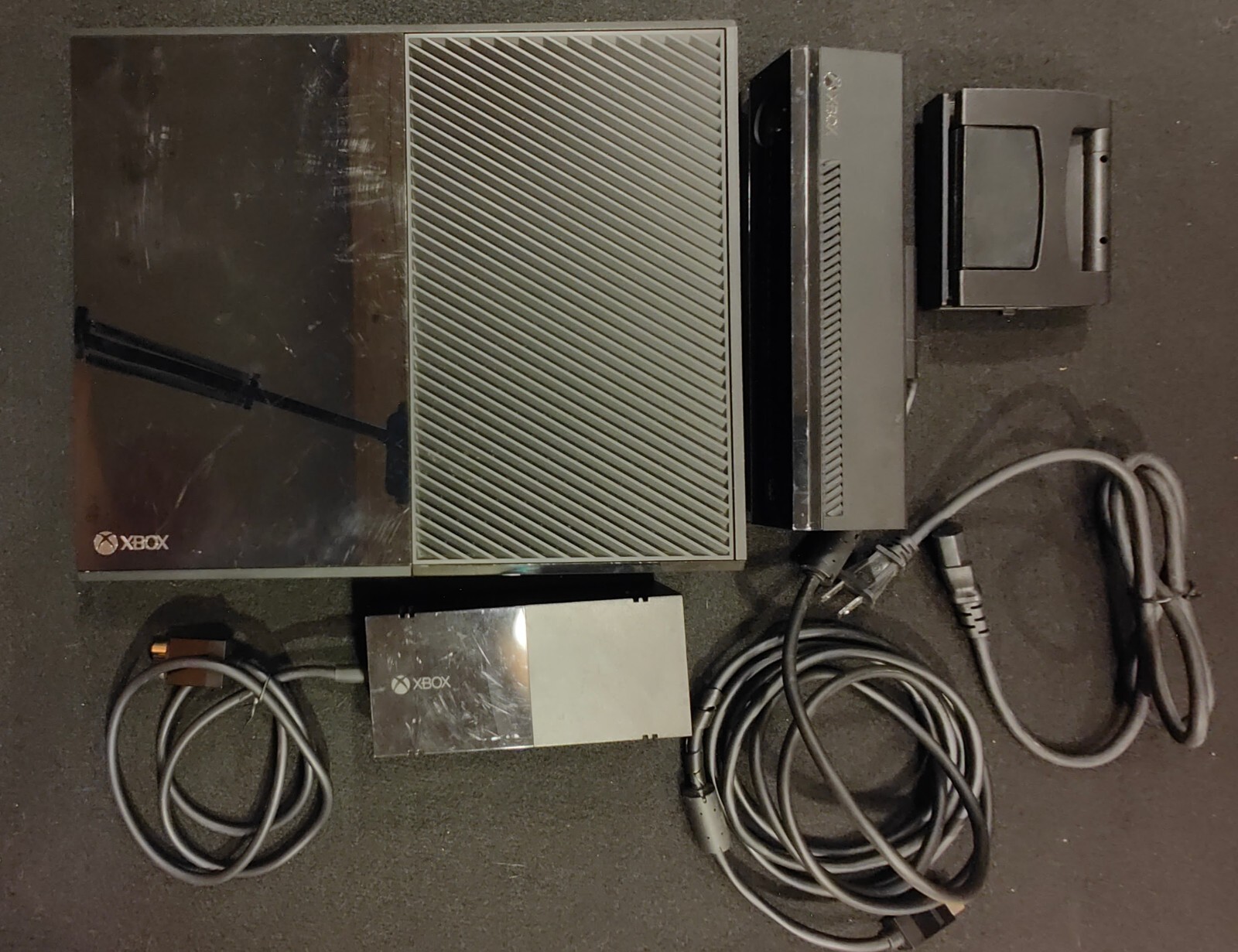 Microsoft Xbox One 500GB Console Gaming System Black 7UV-00077 with 6 games