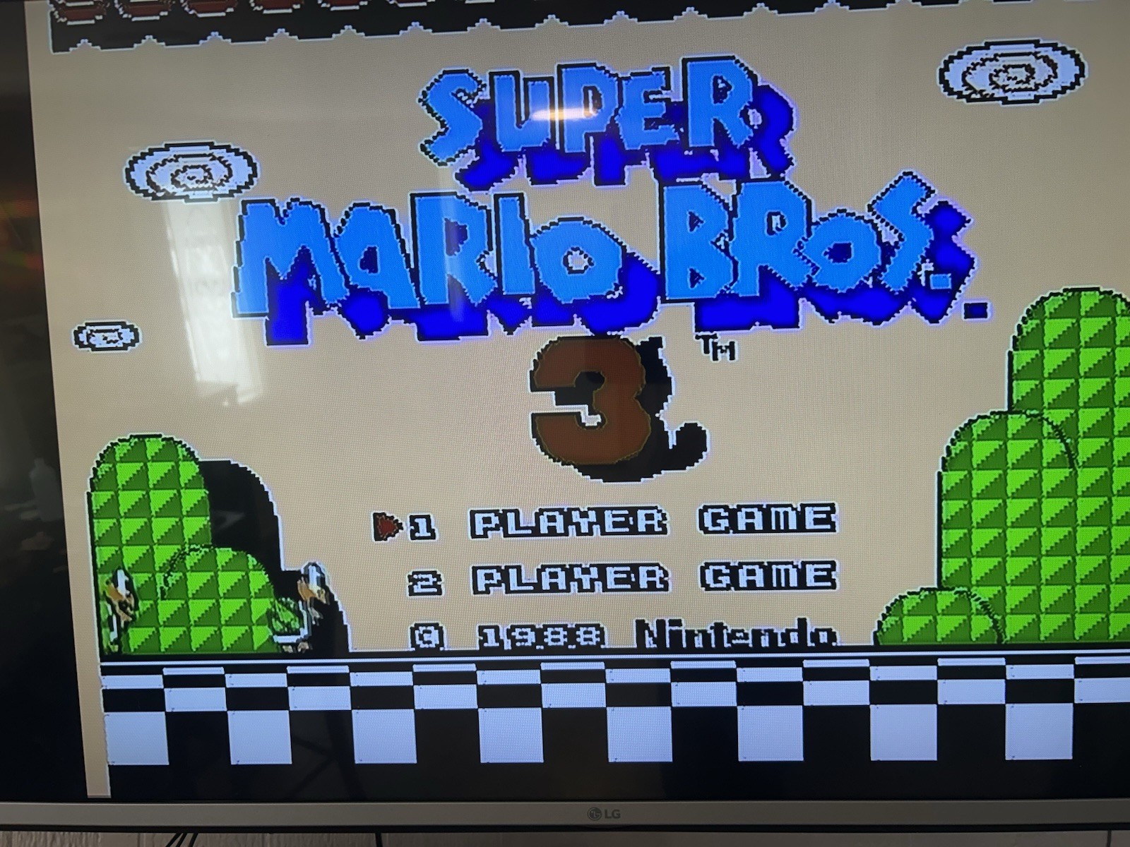 NES Console Bundle Super Mario Bros. 1,2,3 and 2 Controllers. Zapper Tested