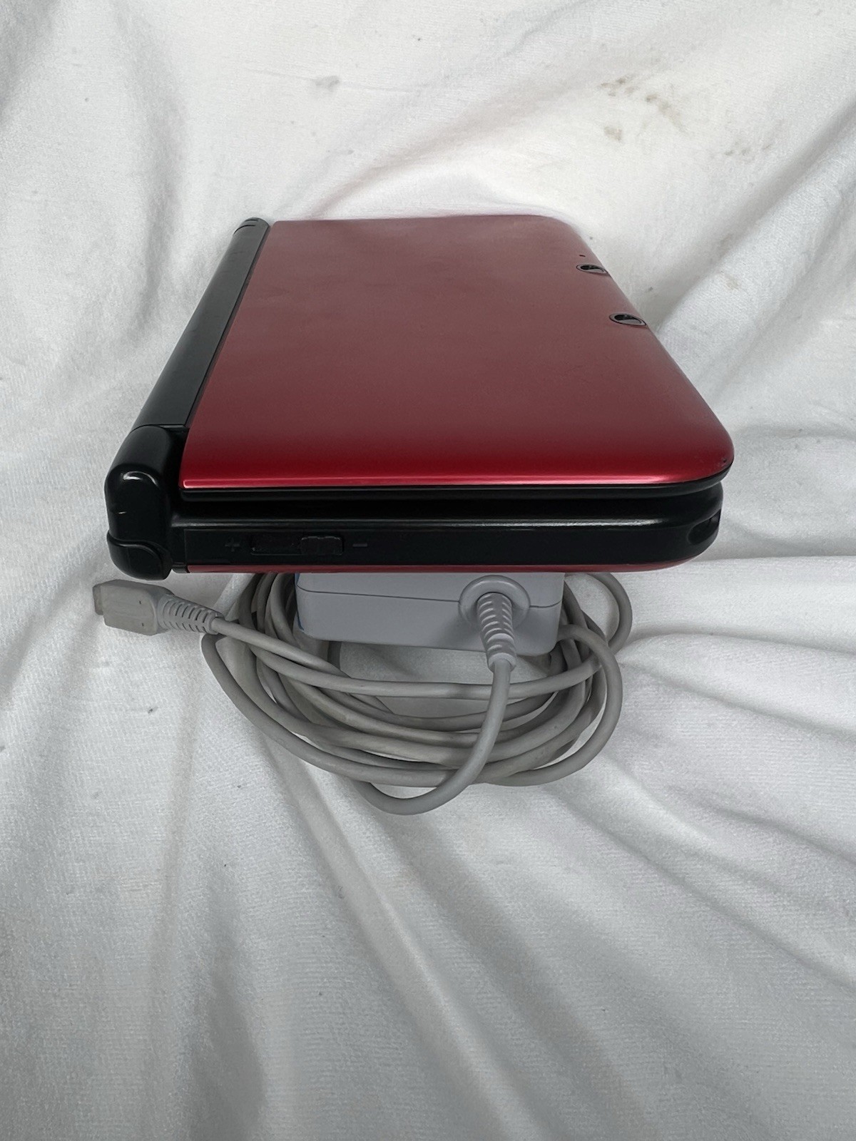 Nintendo 3DS XL Red & Black Console 4GB Memory Card/Stylus, Charger- TESTED