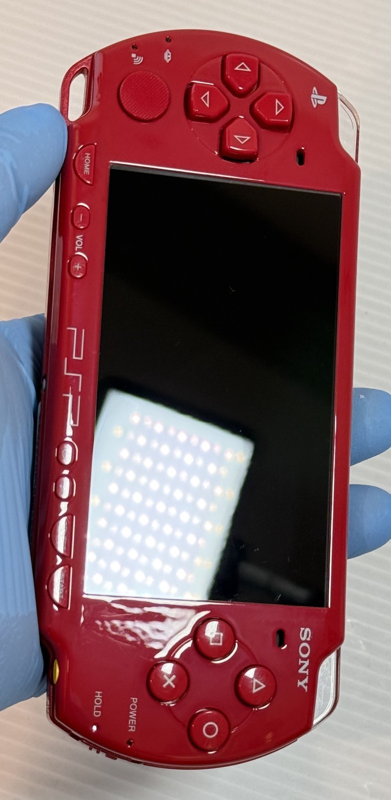 Sony PSP-2000 Console Deep Red in Box w/1GB, Pouch Region free – Excellent+
