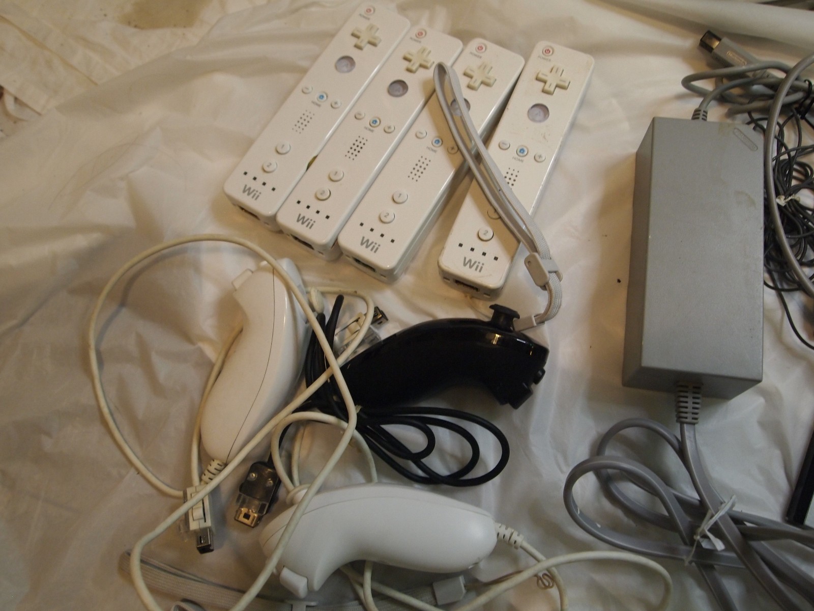 Nintendo Wii Console Bundle Lot 14 Games Wii Attachments and Controllers