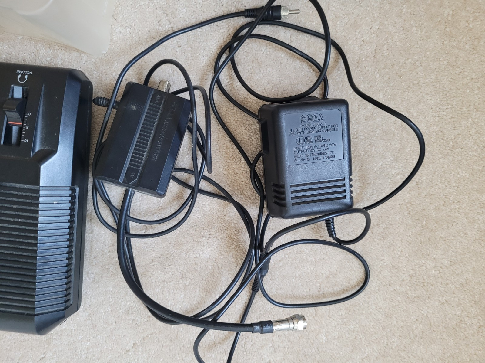 Sega Genesis 16 bit Console 1601 controllers cables box manual 1992