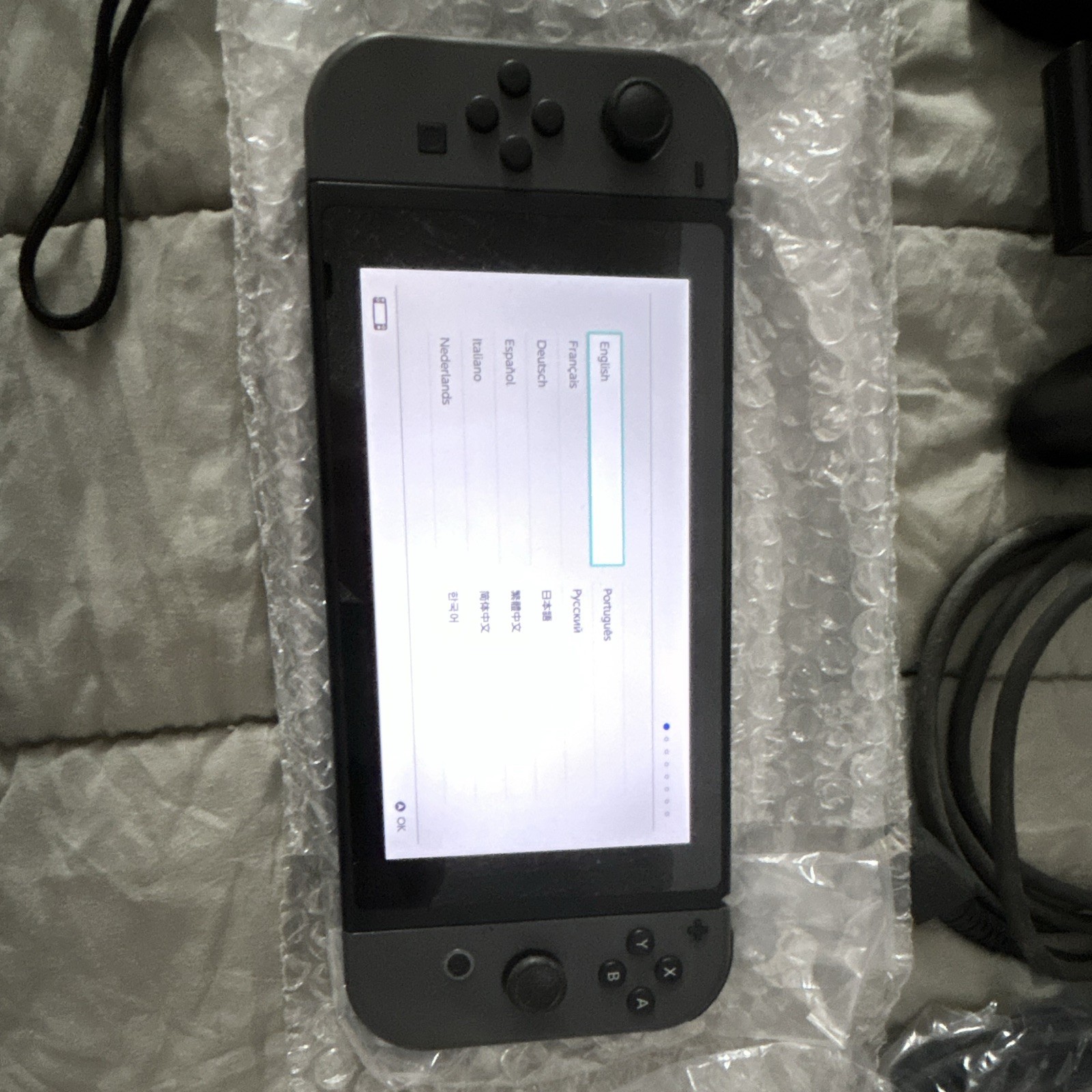 Nintendo Switch 32GB Console Gray Joy-Con, Dock & Cables Wi-Fi HDMI 1080p