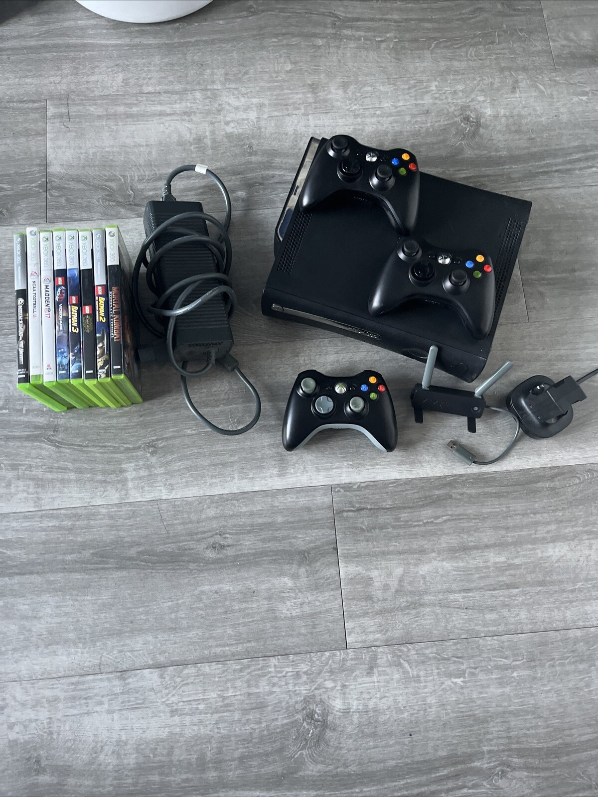 Microsoft Xbox 360 Elite 120GB Console – Black, Games, 3 Controllers, Cords