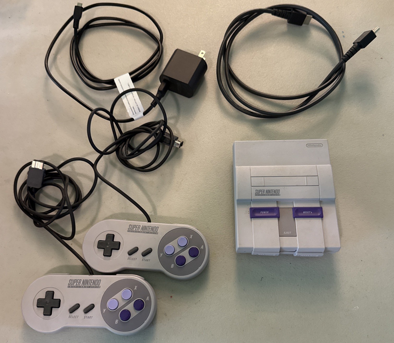 Super Nintendo SNES Classic Mini Console OEM Authentic CLV-201 2 Controllers