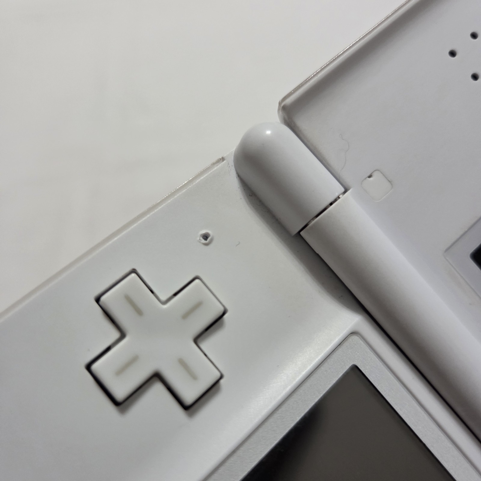 Broken Nintendo DS Lite White Handheld Console Multiple Issues Turns On – READ