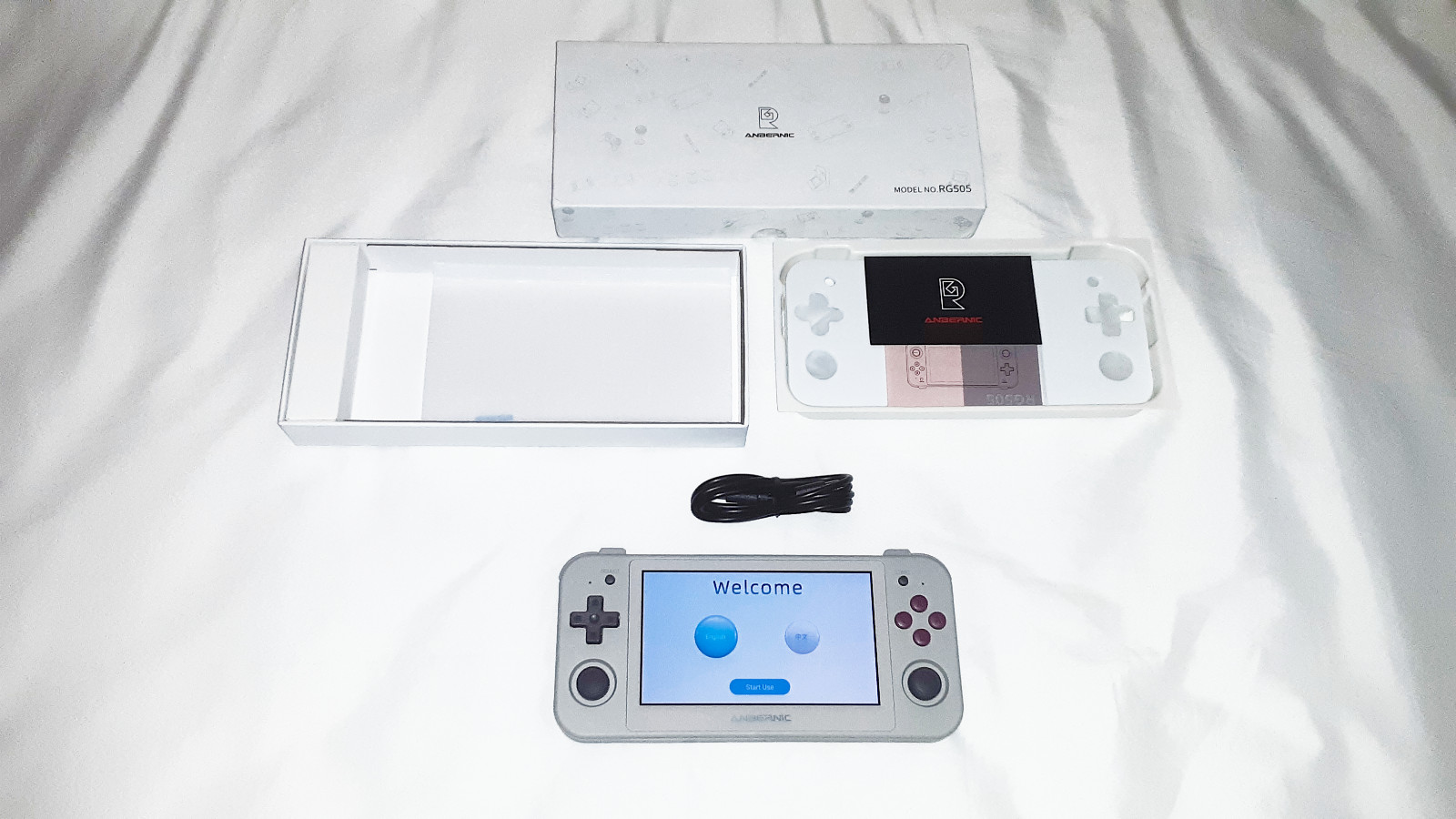 Near Mint Anbernic RG505 Handheld Game Console Android 12 in Gray, Super Clean!