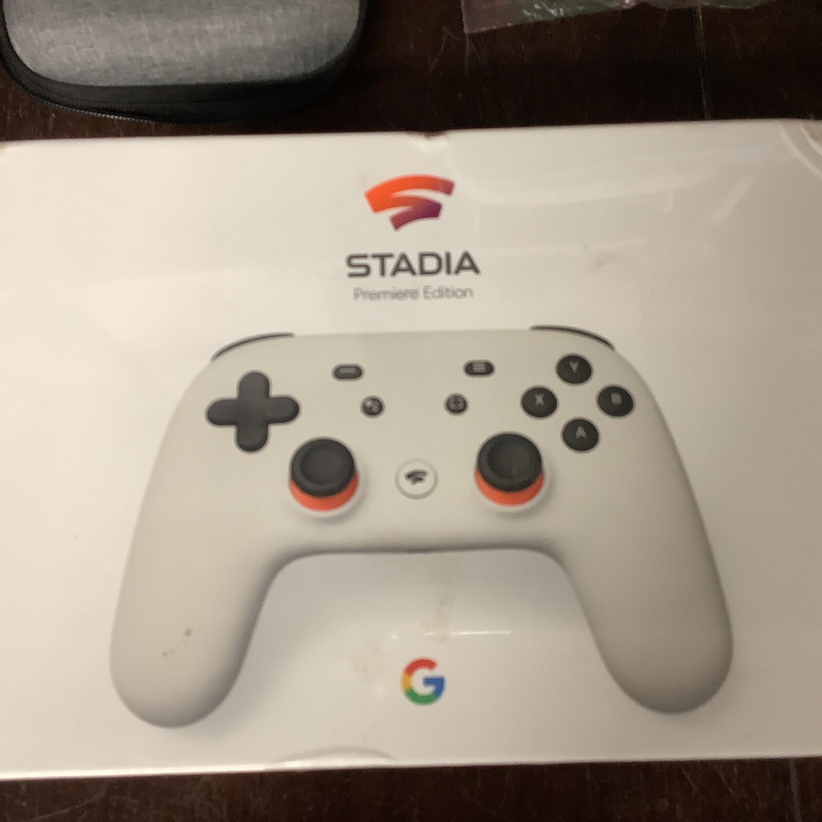 Google Stadia Premiere Edition Controller Chromecast Ultra 4K Bundle – White