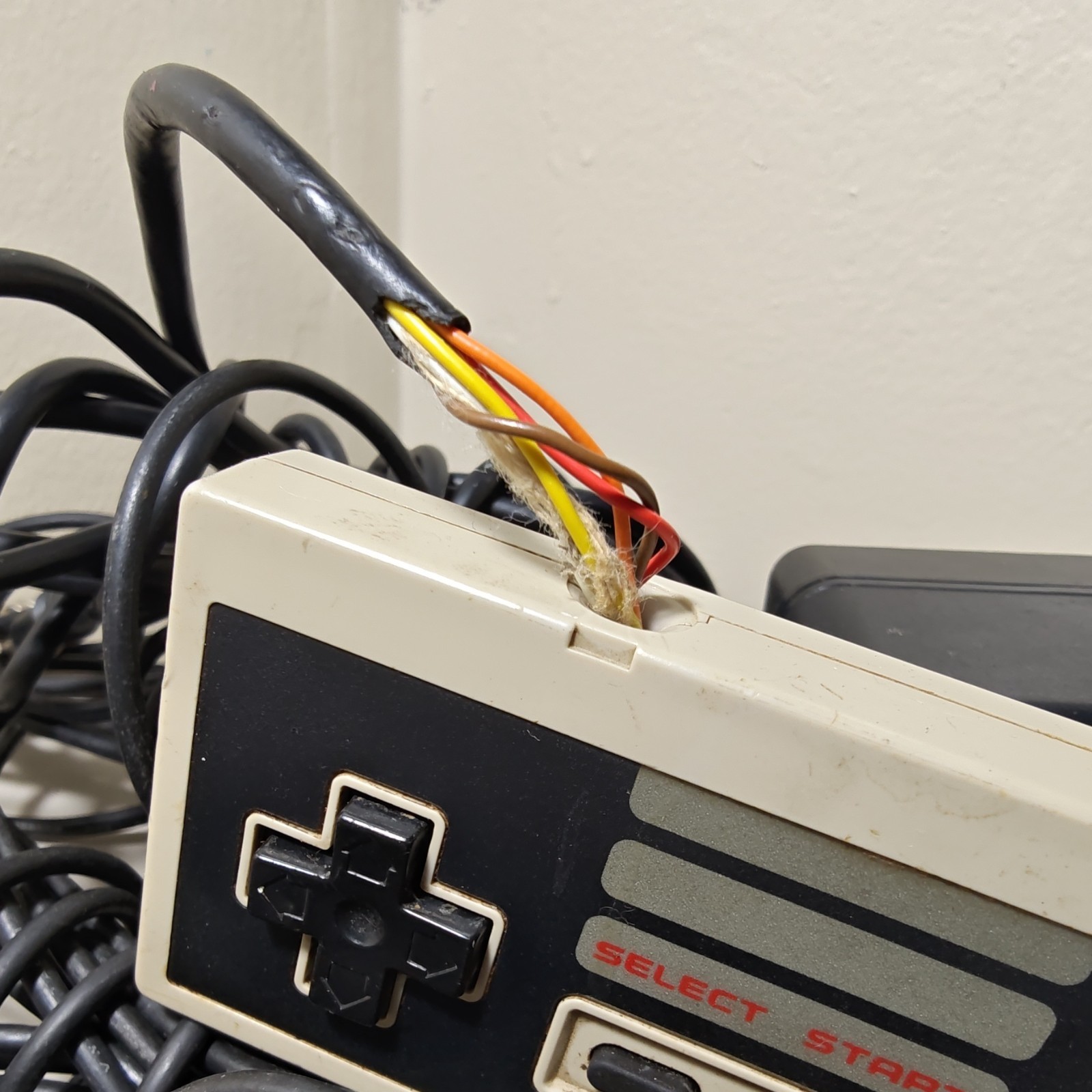 Nintendo NES-001 Console with Controller and 6 Game Cartridges
