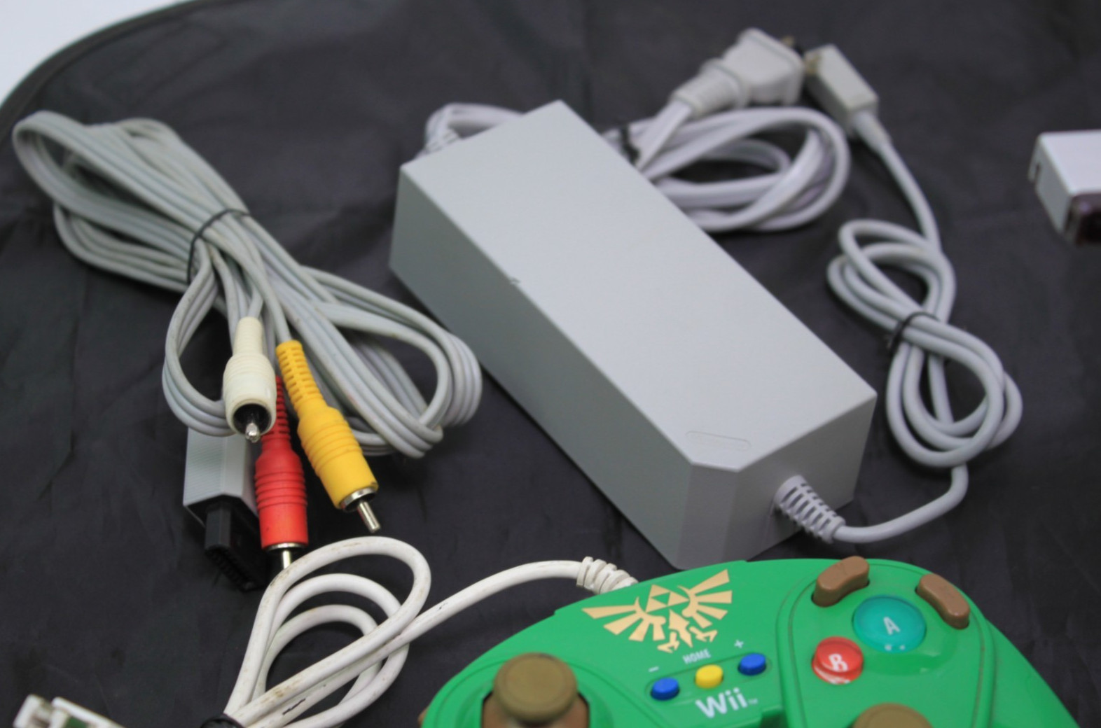 White Nintendo Wii Console System Bundle w/ 2 Controllers & 1 Game