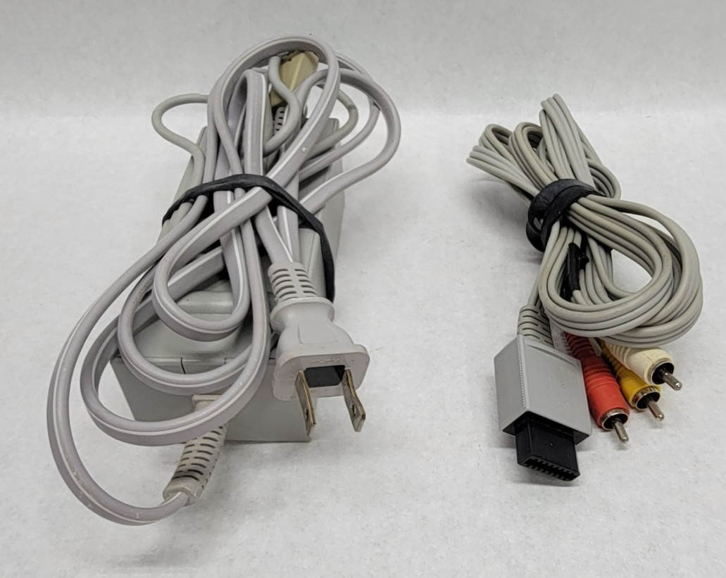 Nintendo Wii Bundle w/ Cords, Controllers & 4 Games (Play, Smurfs, 4×4, Titanic)