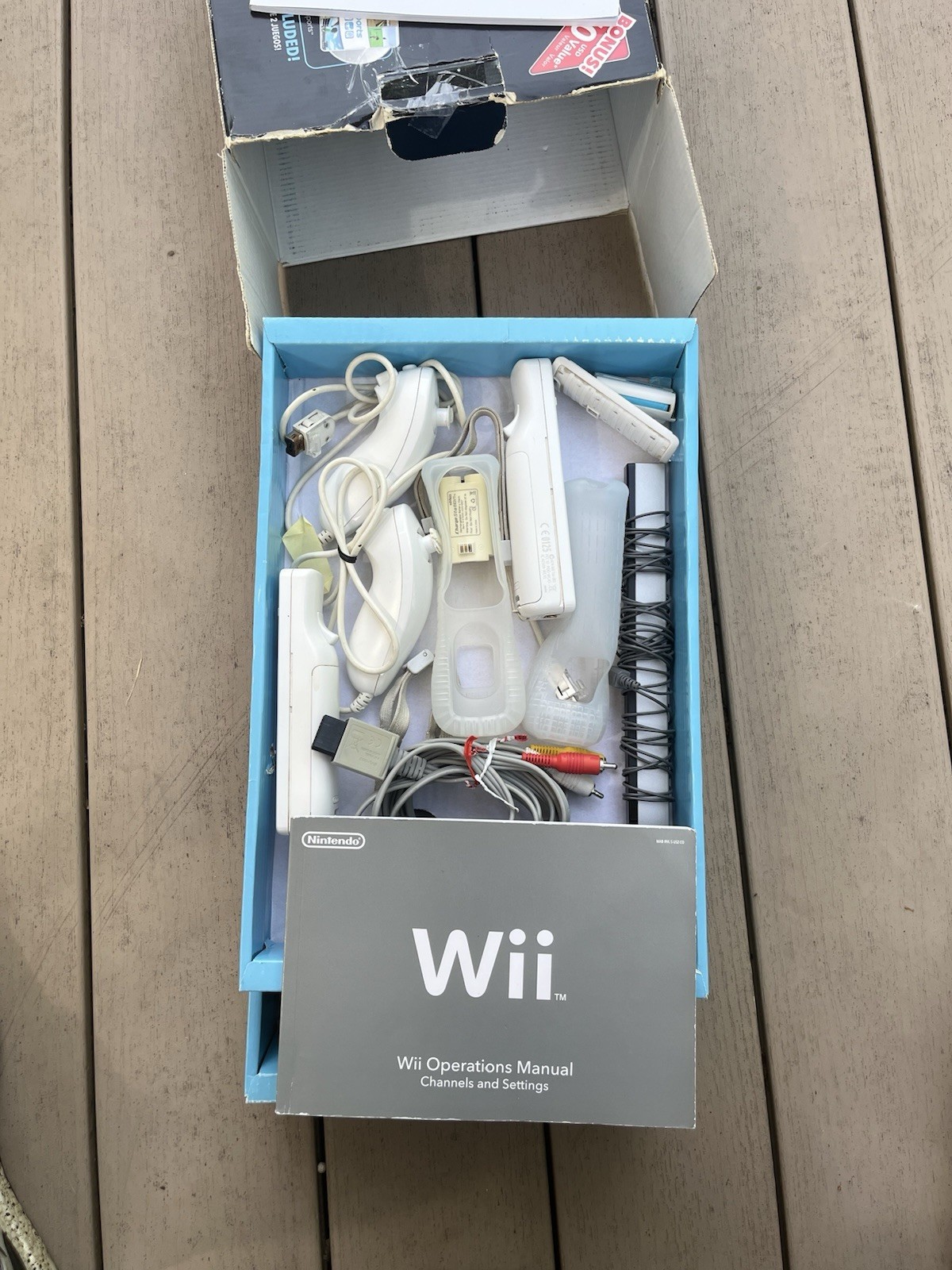 Nintendo Wii Video Game Console Wii Sports Bundle Complete Extra Remotes Tested