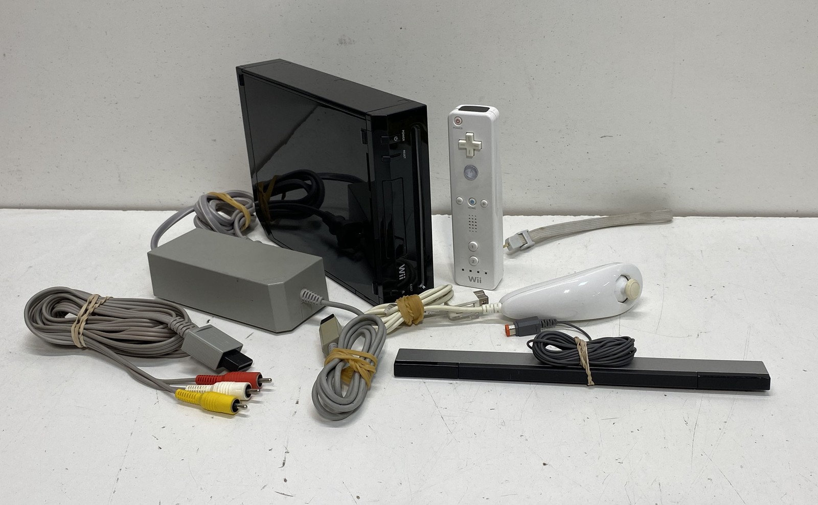 Nintendo Wii Console Black RVL-101 with Remote Nunchuk Sensor Bar & Cables