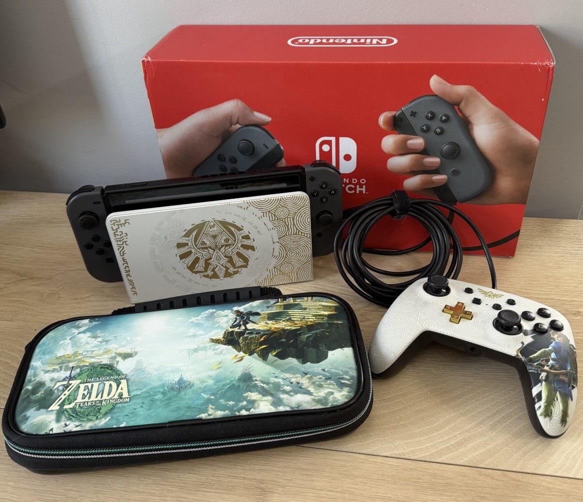 Nintendo Switch Zelda Bundle – Zelda Docking Station, Case, and Controller