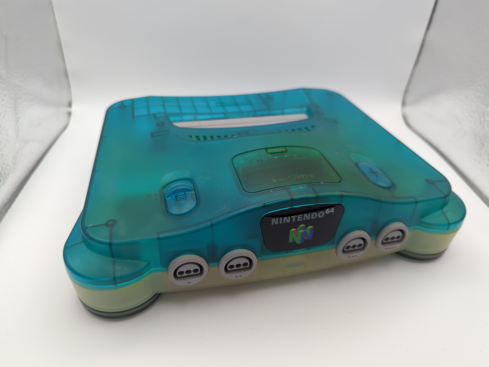 Nintendo 64 – Region-Free – Clear Blue – Controller, Games, & Hookups.