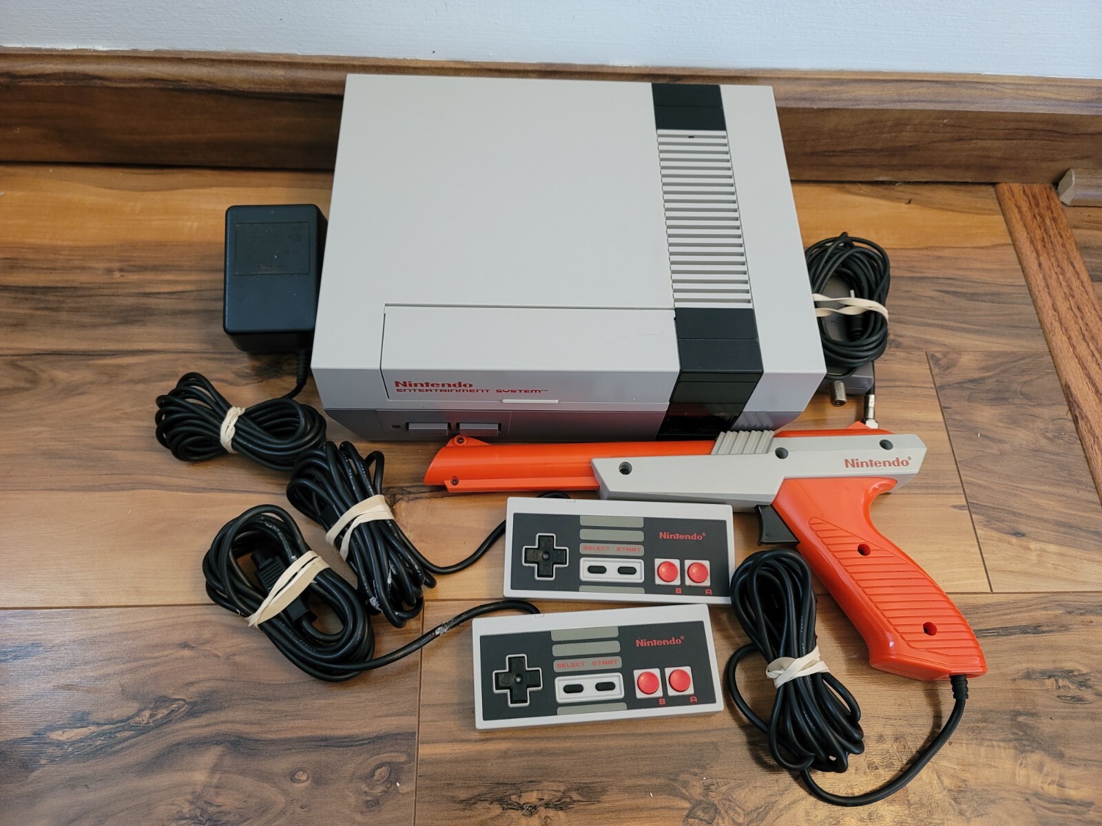 Nintendo NES System Console Action Set Blue Box CIB Complete In Box 5 Tested