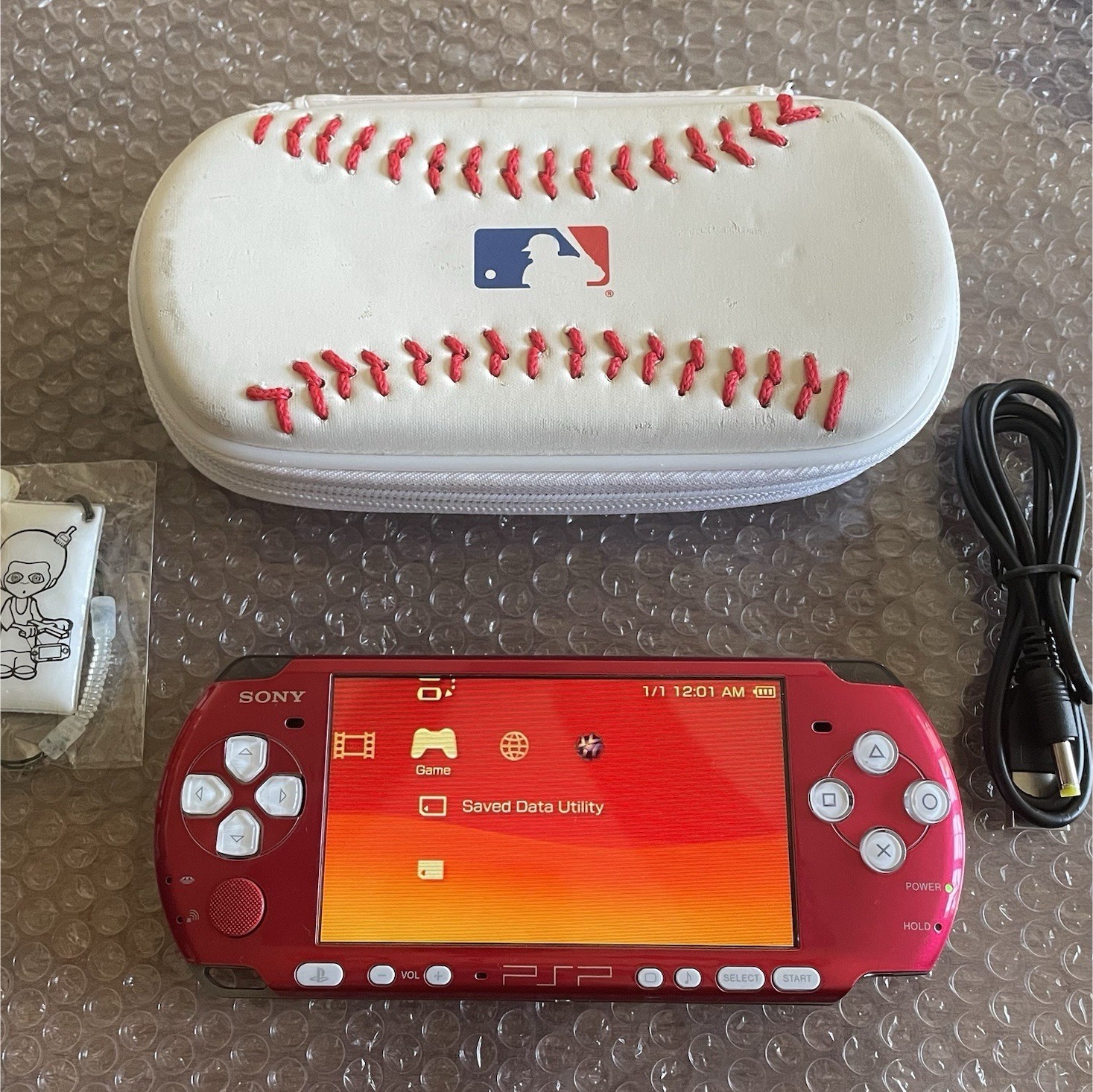 PSP 3000 Custom Red/White, Extremely Rare Mad Catz MLB Case/Promo Screen Cleaner