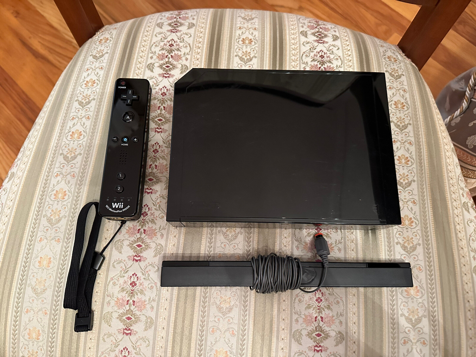 Nintendo Wii Black Console + Remote