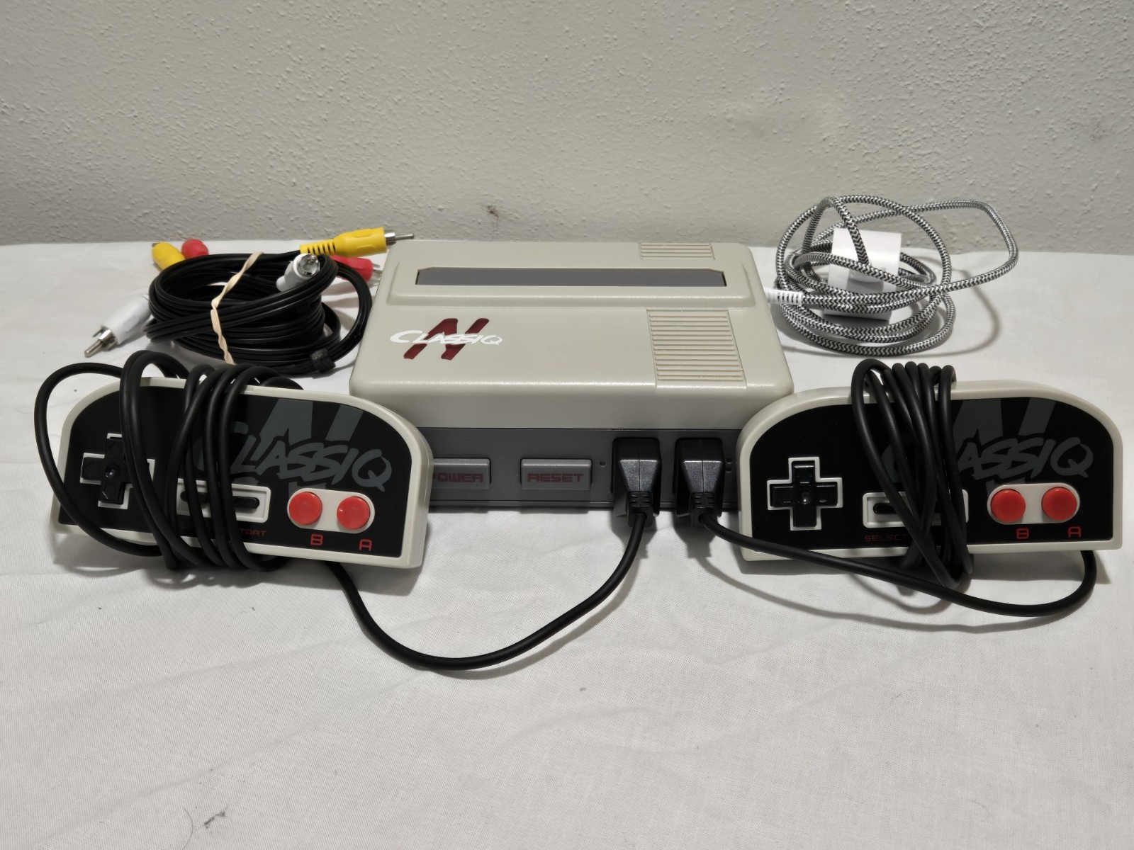 Old Skool Classiq N NES Compatible Console w/ 2 Controllers AC & AV Cables