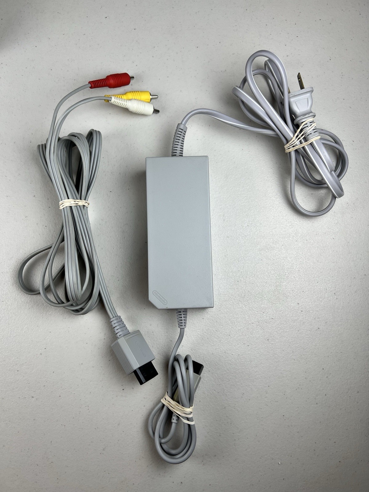 Nintendo Wii White Console Bundle RVL-001 (USA) Mario Controller, Wheel, 4 Games
