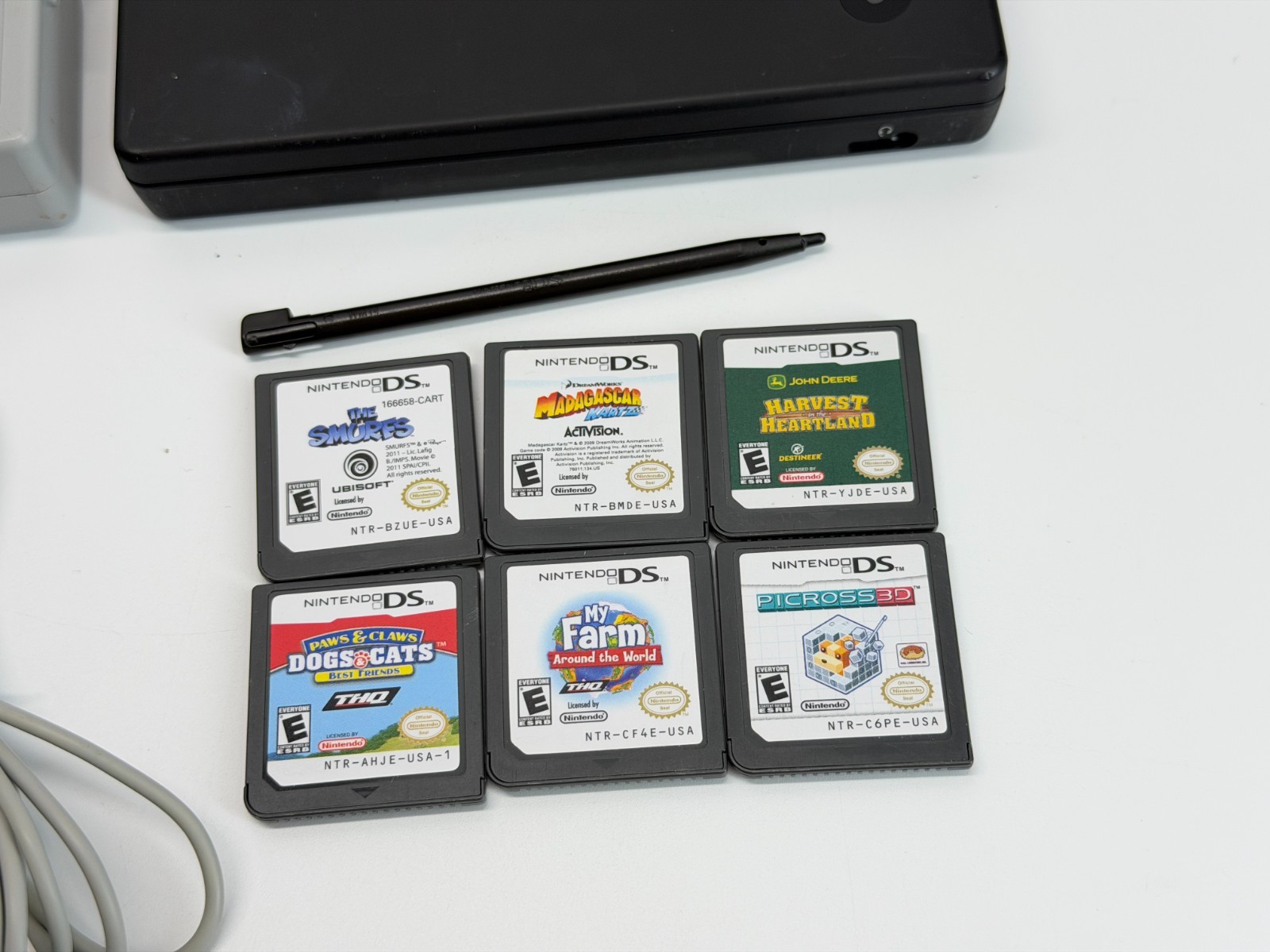 Nintendo DSi Matte Black Handheld System Bundle w/ 6 Games & Charger * Tested