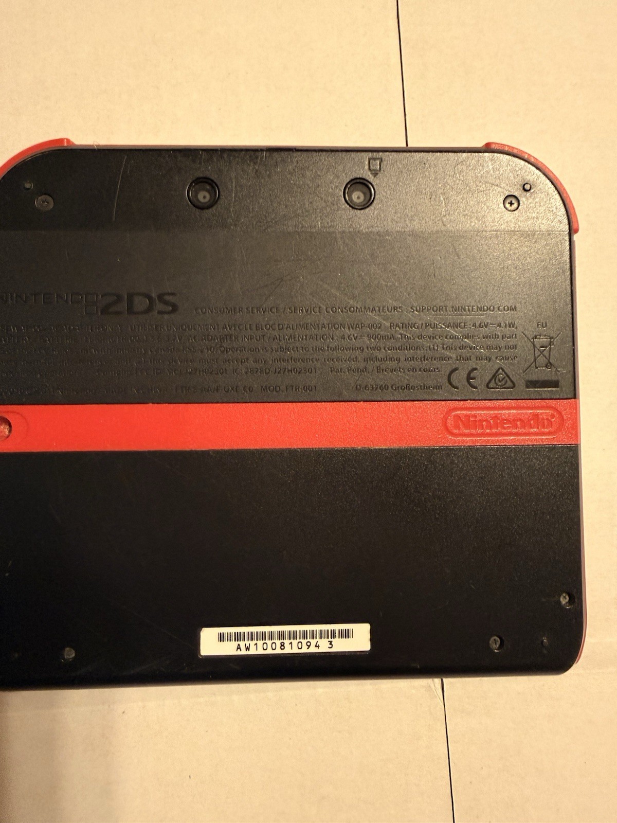 Nintendo 2DS Black/Red Handheld Console 4GB PAL w/ Red Zipper Case no stylus or