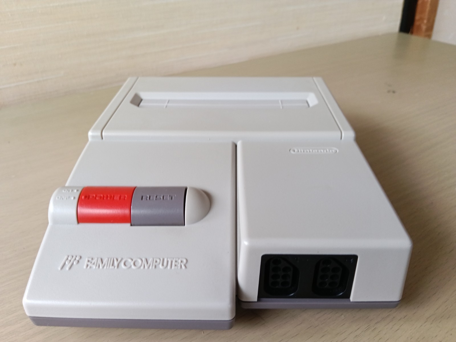 Nintendo New Famicom Console AV Complete set very good condition TESTED NES 1