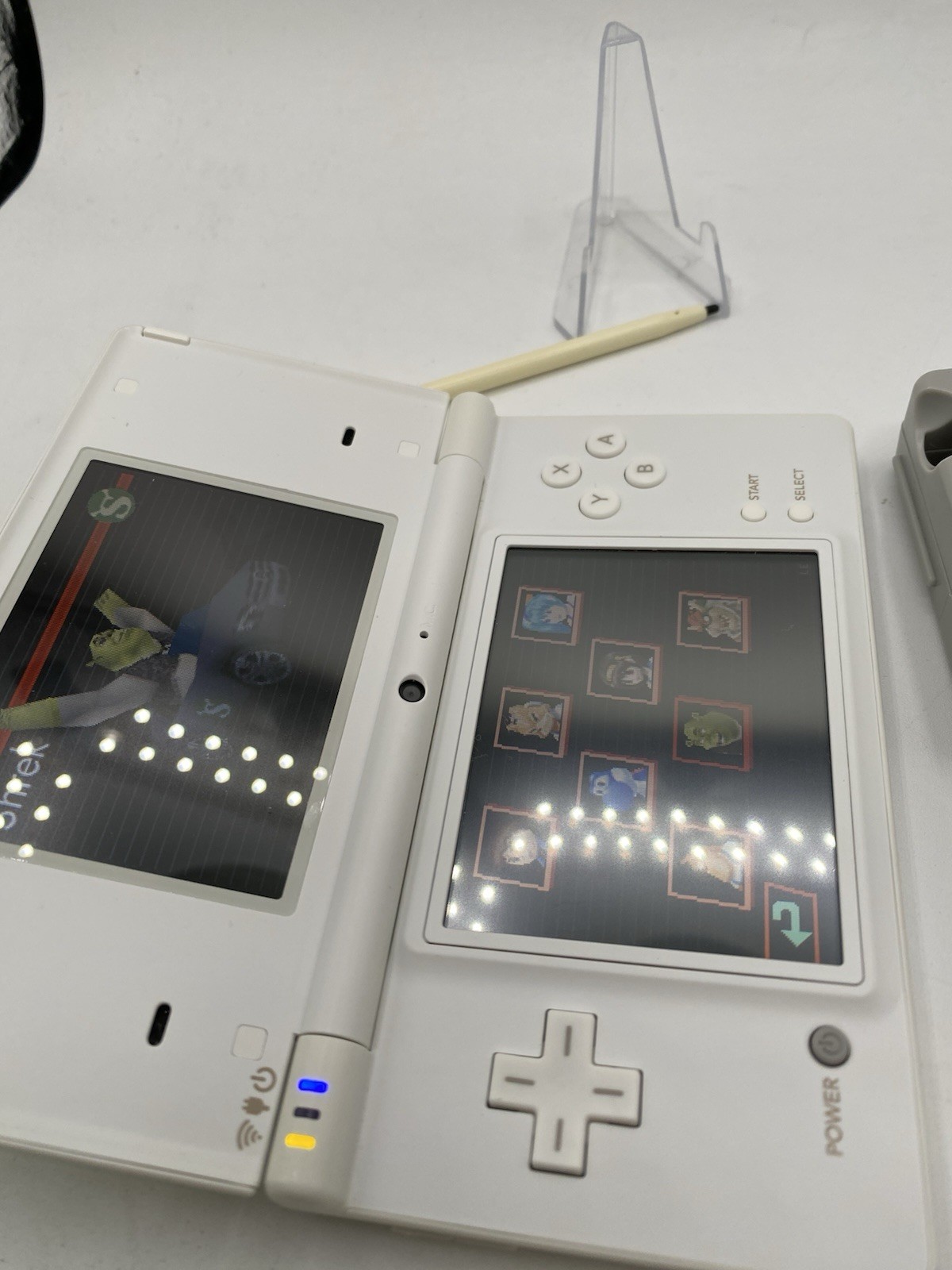 Nintendo DSi White – Includes Preloaded Library (Large Collection)