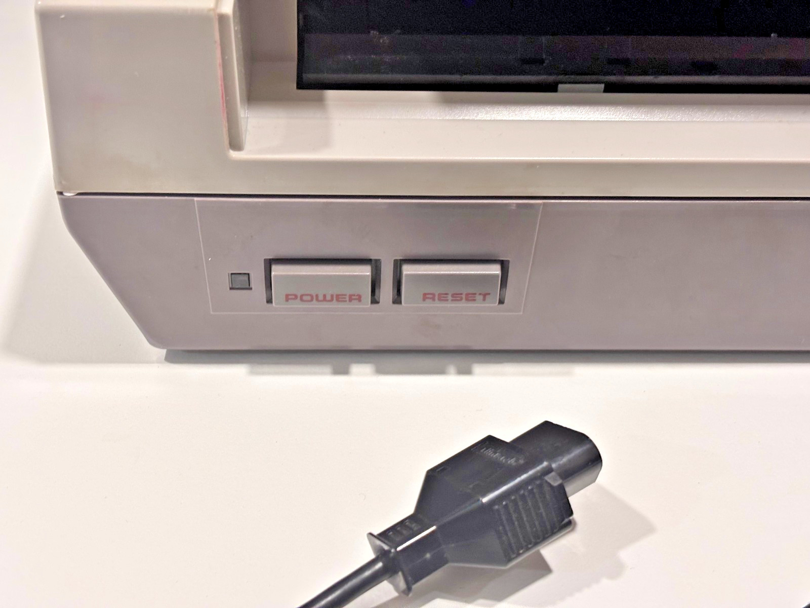 Nintendo NES (NES-001) 1985 Console w/ 2 OEM Controllers & 8 Games Bundle!