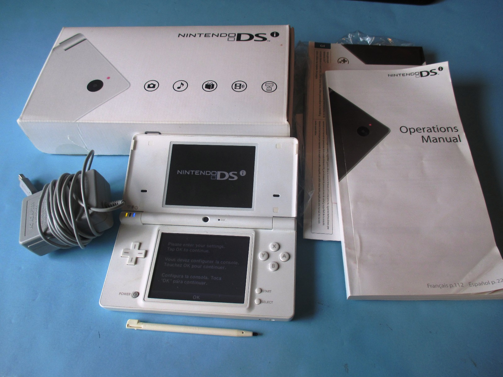 Nintendo DSi White System in Box w/Charger FREE Shipping!