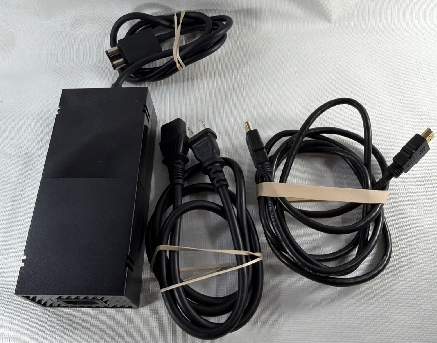 Microsoft Xbox One 1540 500GB Console System W/ 2 Controller & Wires – Tested