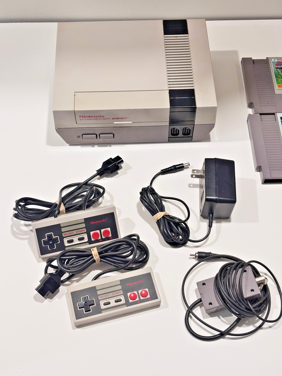 Nintendo NES (NES-001) 1985 Console w/ 2 OEM Controllers & 8 Games Bundle!