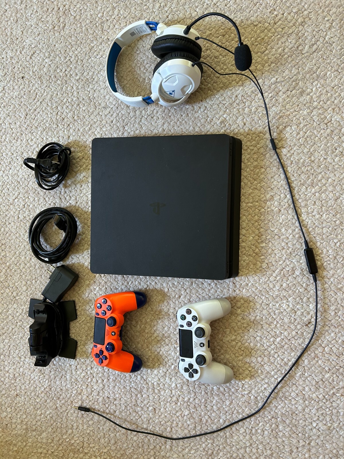 PS4 500GB Console Bundle – 2 Controllers + Turtle Beach Gaming Headset + Charger